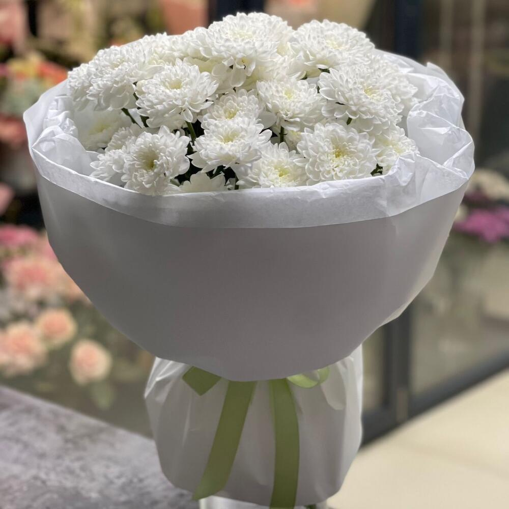 Букет из кустовых пышных хризантем