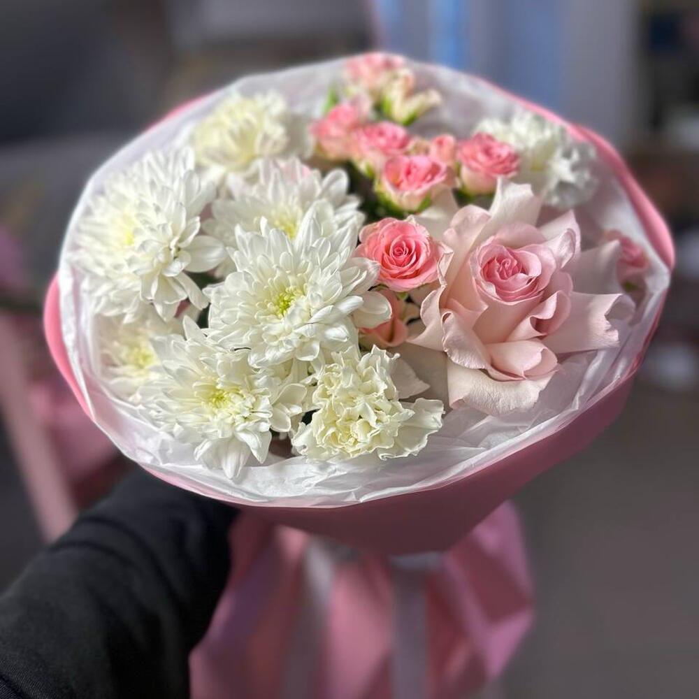 Букет комплимент ( французская роза, хризантема, кустовая роза)