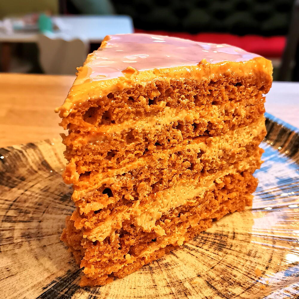 Карамельная девочка торт