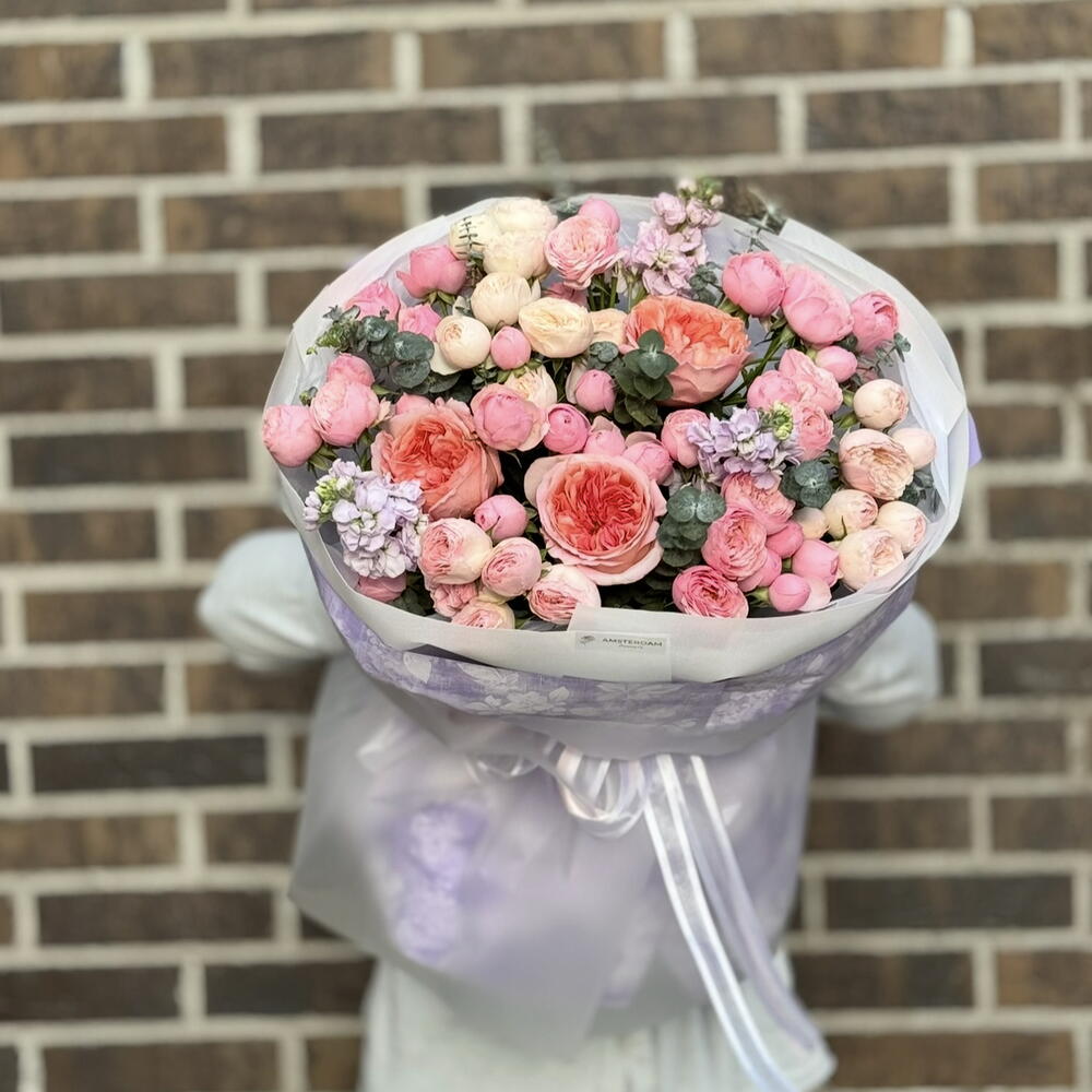 Large bouquet with peony-style roses
