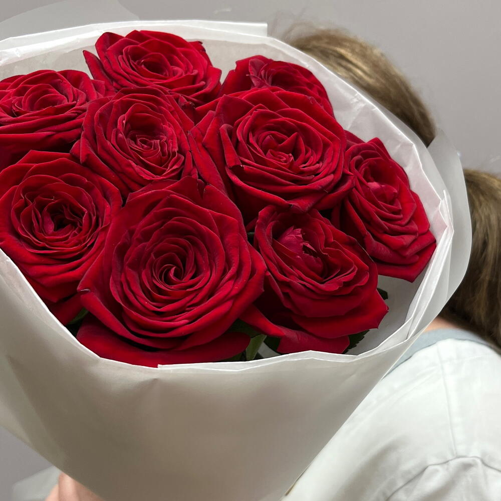 Моно букет из 9 бордовых роз