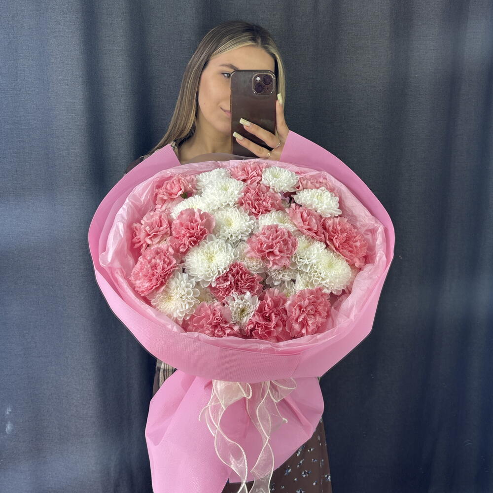 Букет нежный зефир с диантусами и кустовой хризантемой🌸