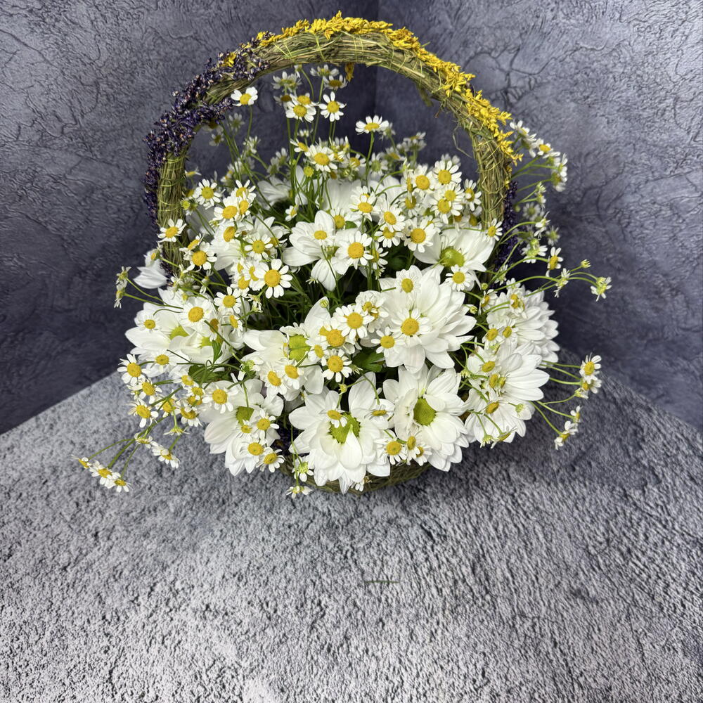 Корзина с ромашкой