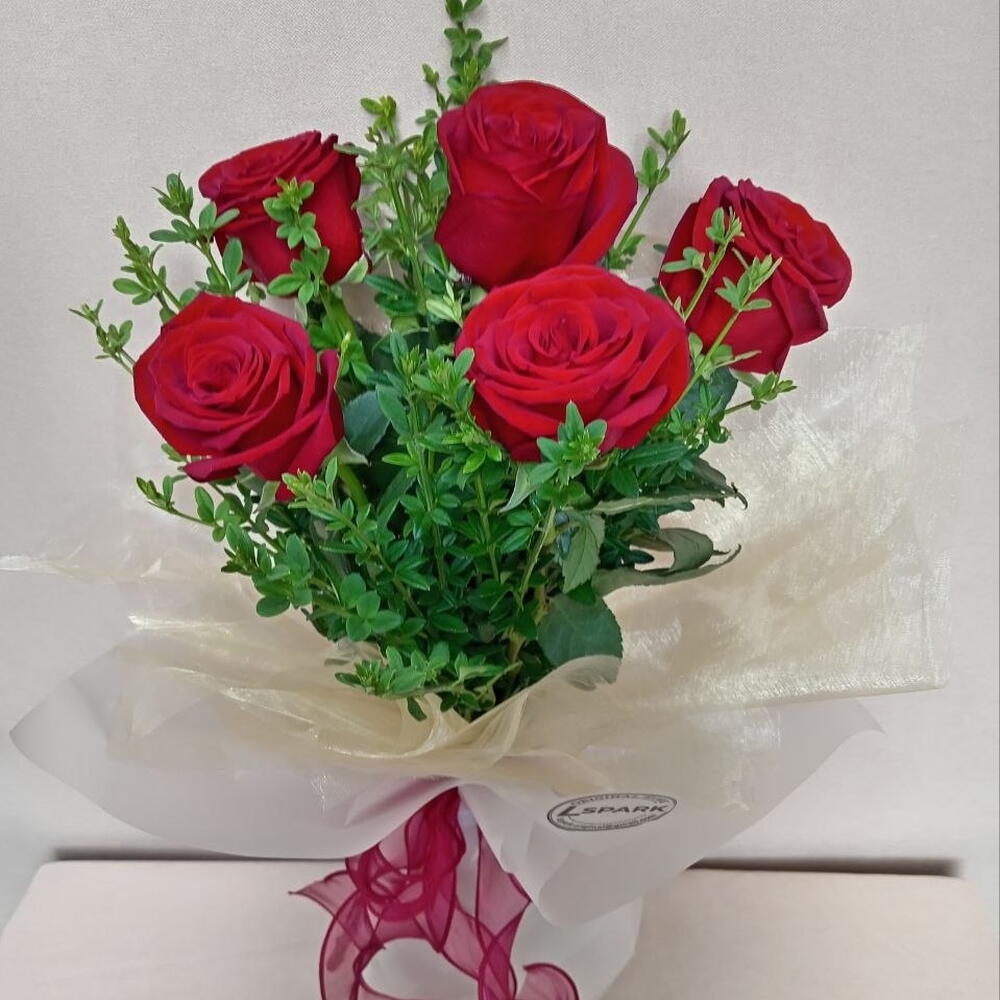 Elegant 5 Holland Roses