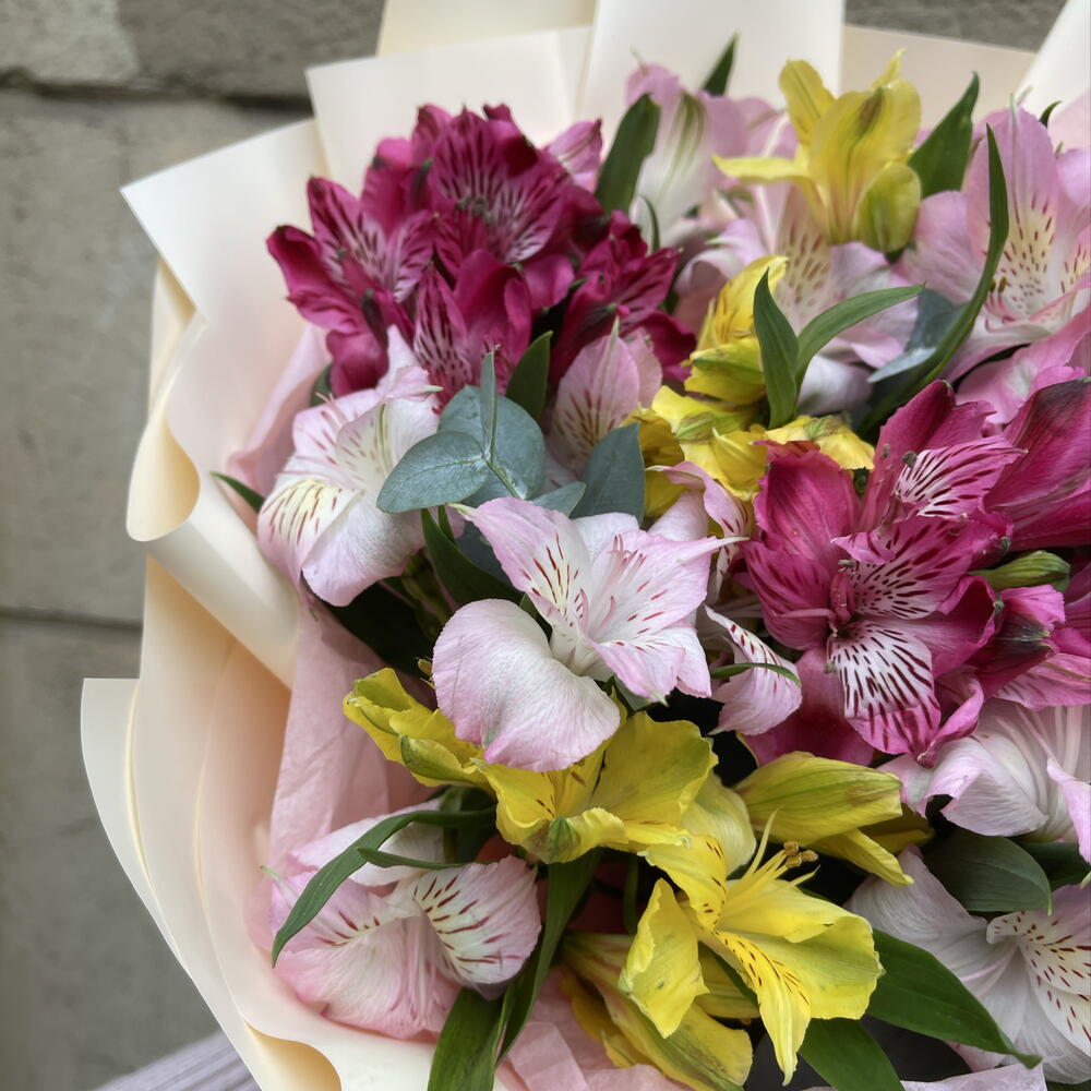 Букет ☺️🎀 «радость»🌸из стойких альстромерий