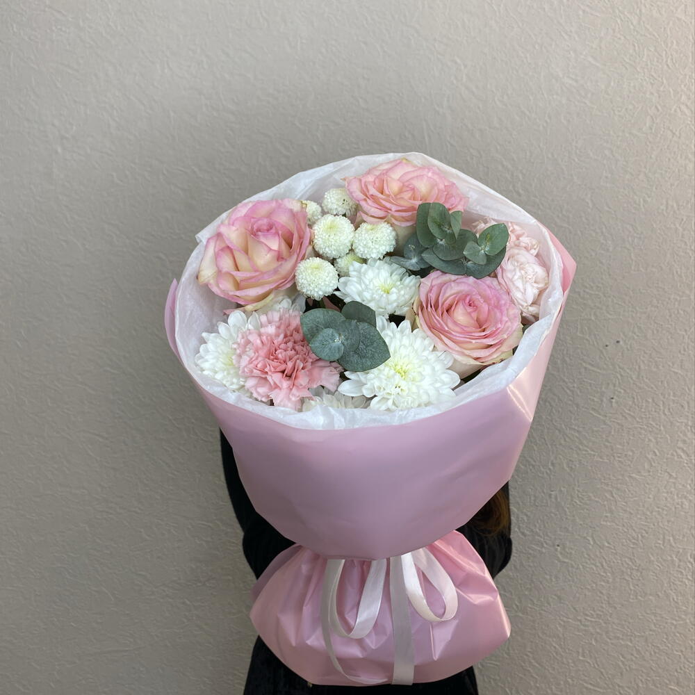 Мягкое облачко 💕 Сборный букет из роз, хризантемы и эвкалипта