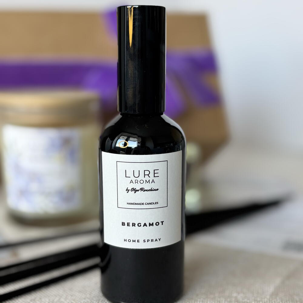 Подарочный набор Свеча ароматическая Blossom 250 мл, Интерьерный спрей Bergamot 100 мл, Диффузор Mandarin basilic 100 мл