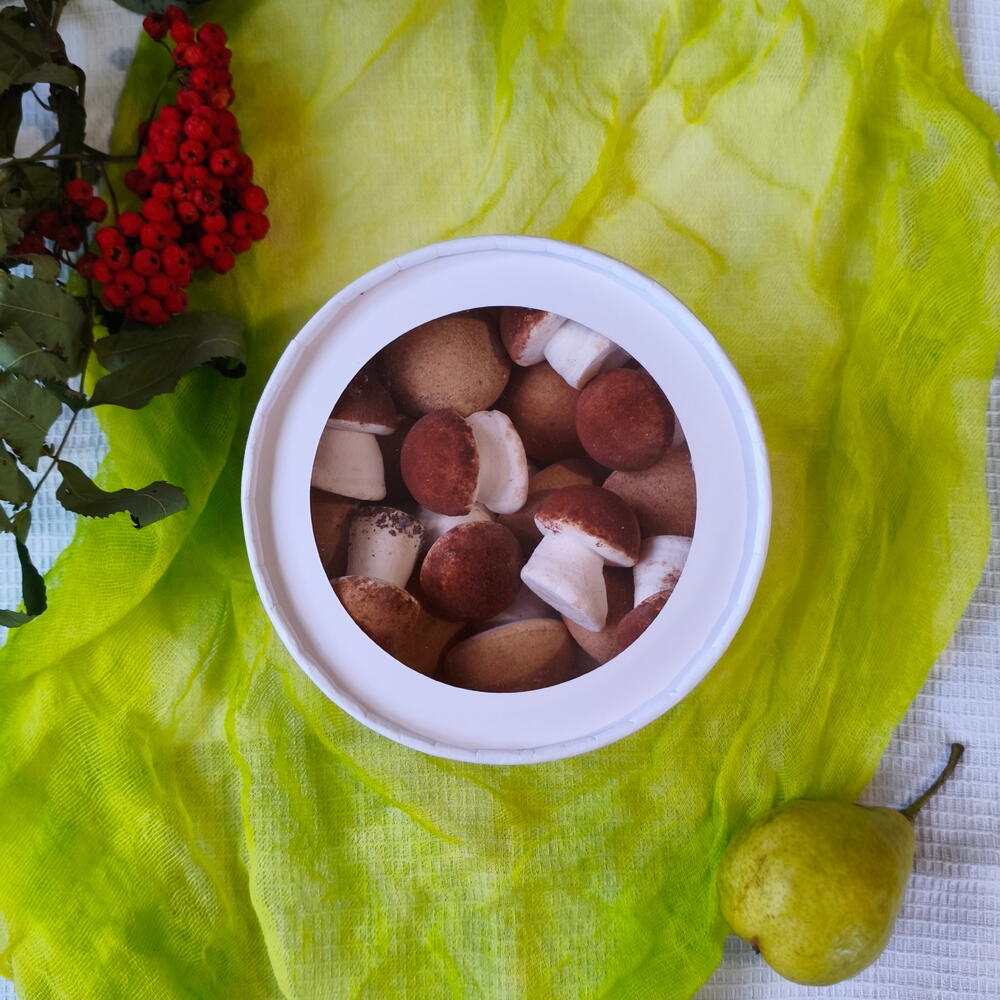 Зефирные грибочки в круглой коробке