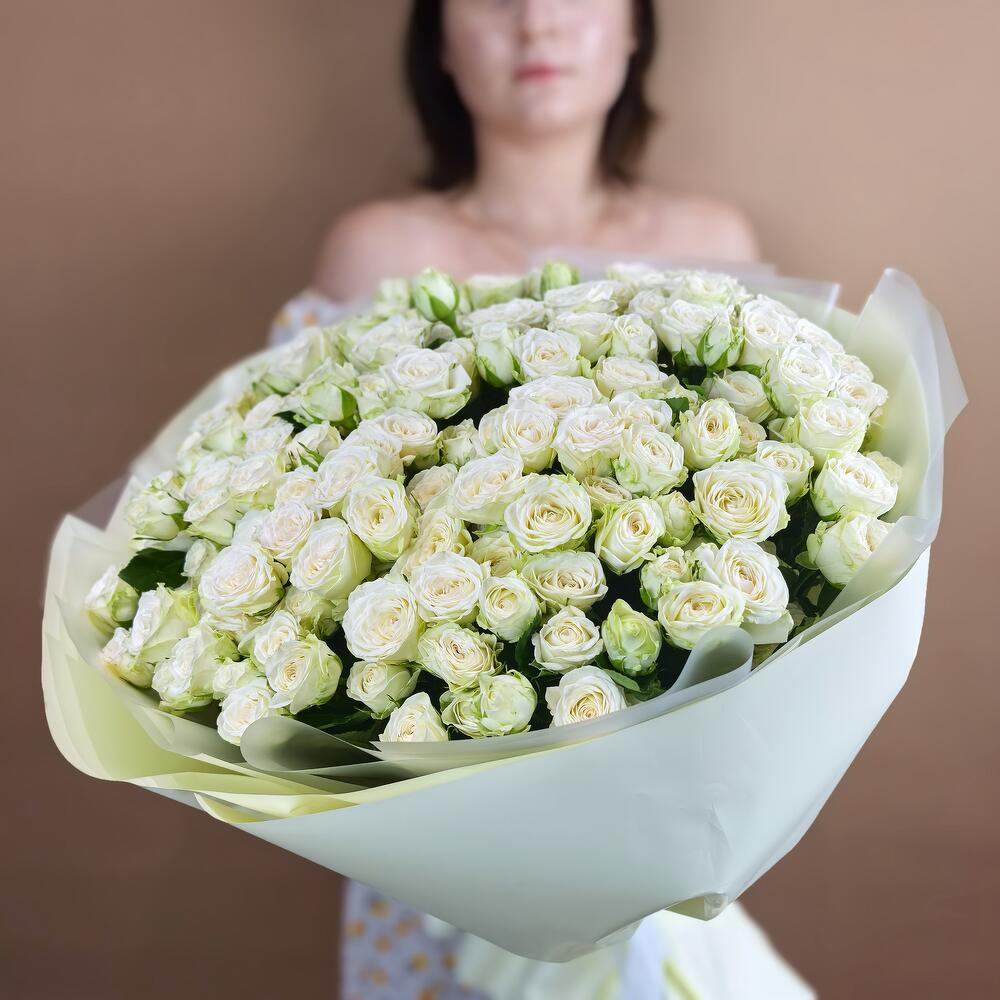 Белые кустовые розы 25 шт
