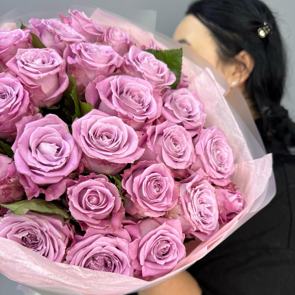 Lavender Kiss - Моно-букет из 25 роз нежно-сиреневого оттенка 💜