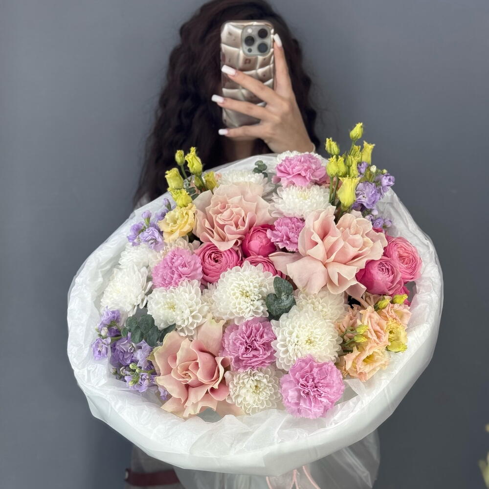 Авторский букет💐 с Француской Розой Пинк Мондиаль💕 сиреневой маттиолой💜и розовыми диантусами🩷