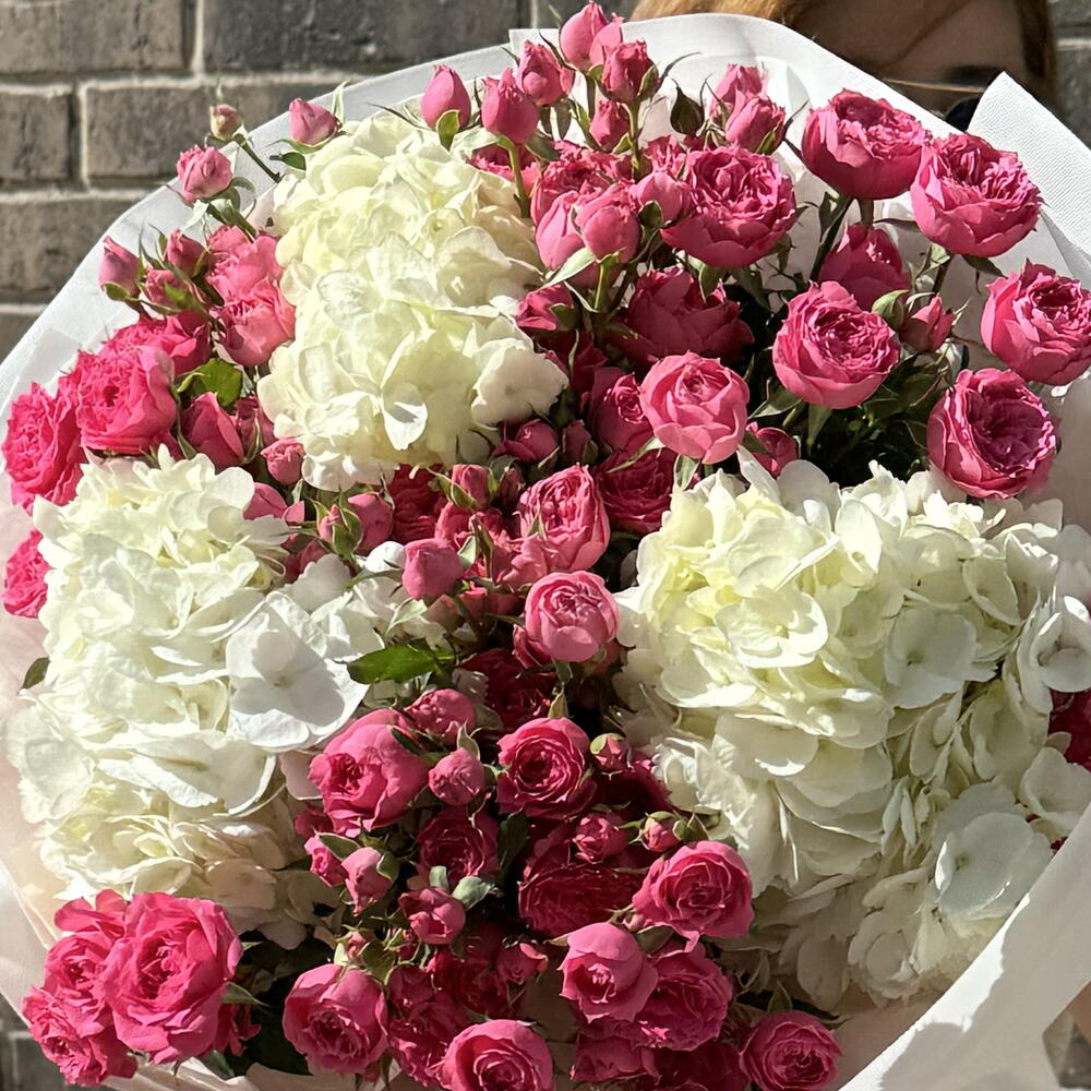 A huge bouquet of spray roses and hydrangea