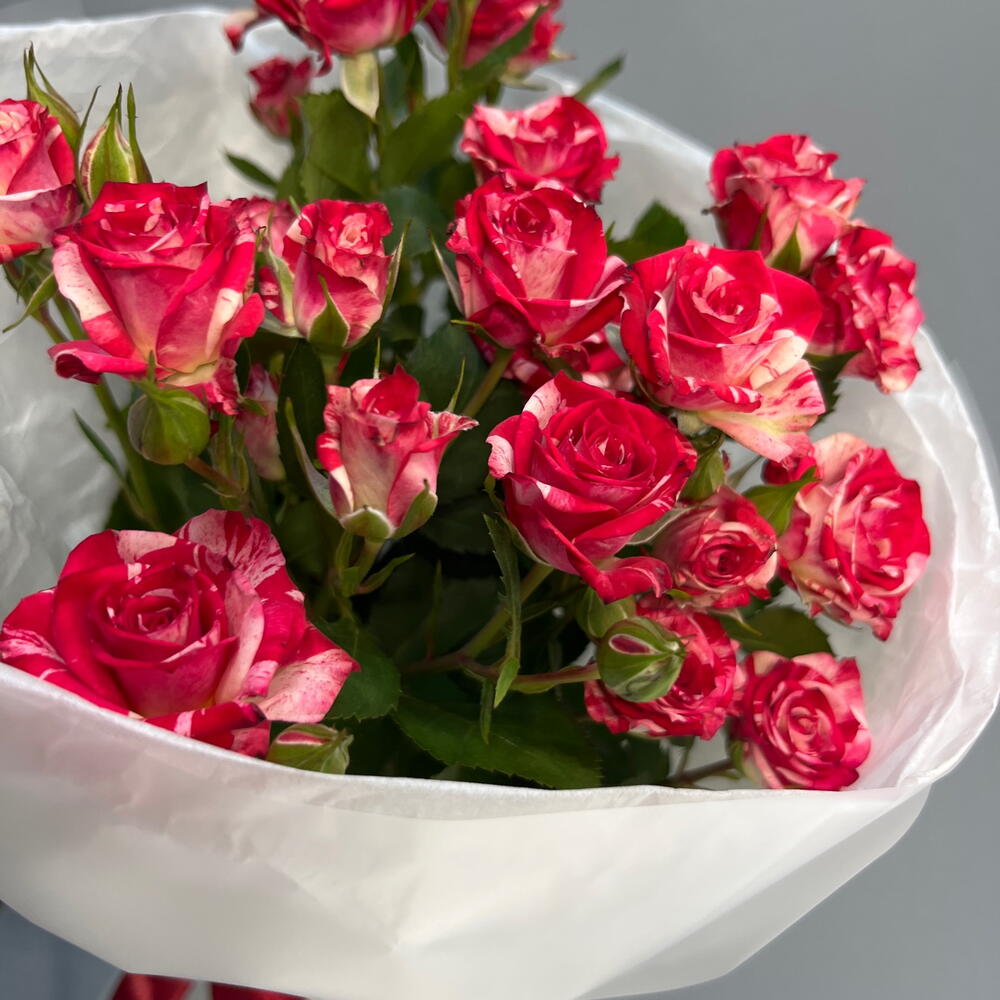 ОХАПКА ИЗ 3 КУСТОВЫХ РОЗ