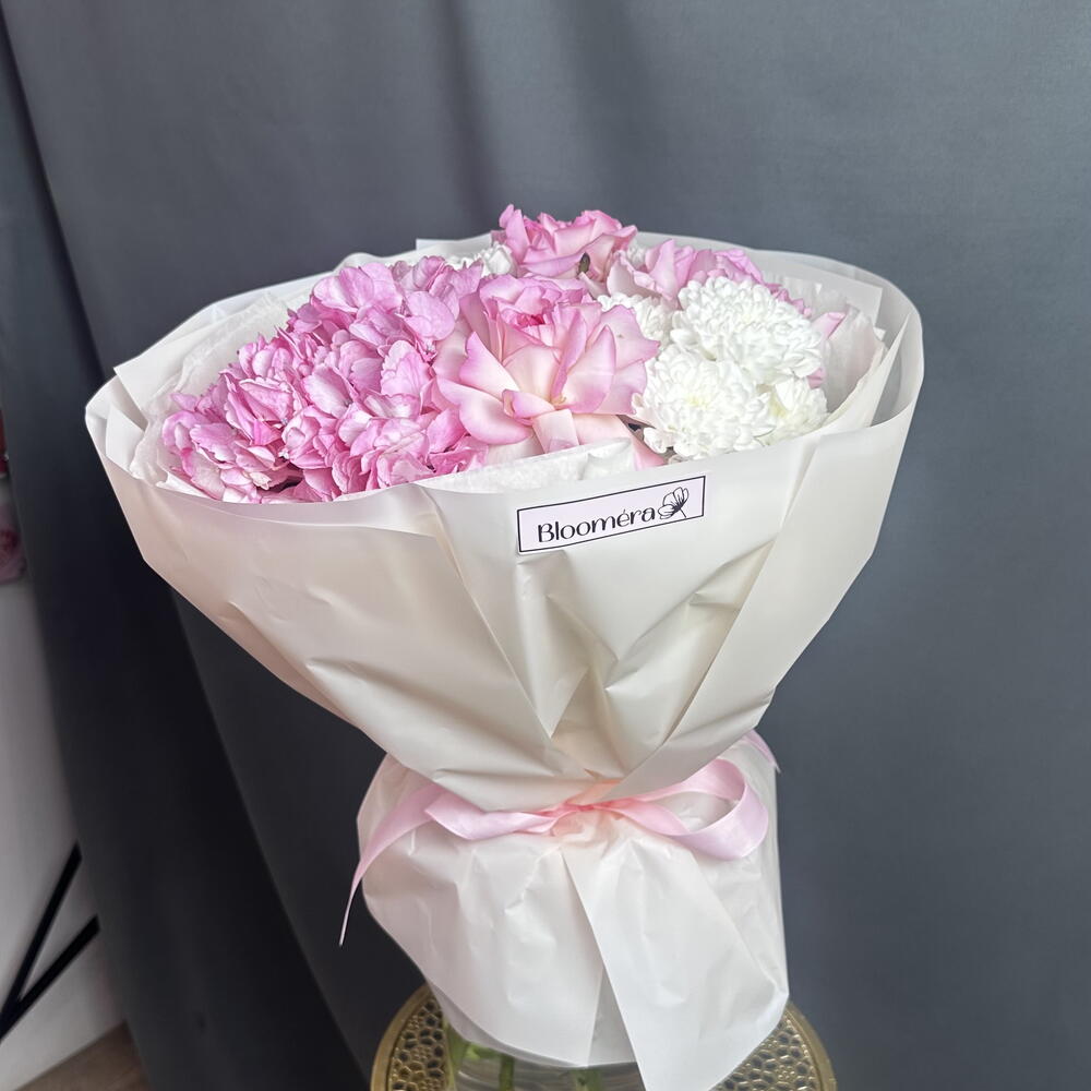 Микс с розовыми гортензиями