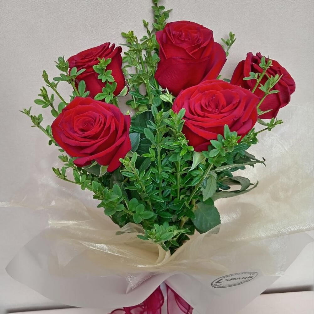 Elegant 5 Holland Roses