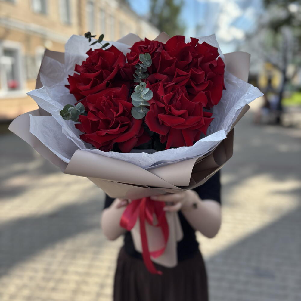 Букет из французских роз и эвкалипта