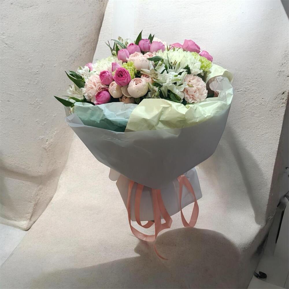 Букет гигант из кустовой розы , ромашки и диантусов 🌸