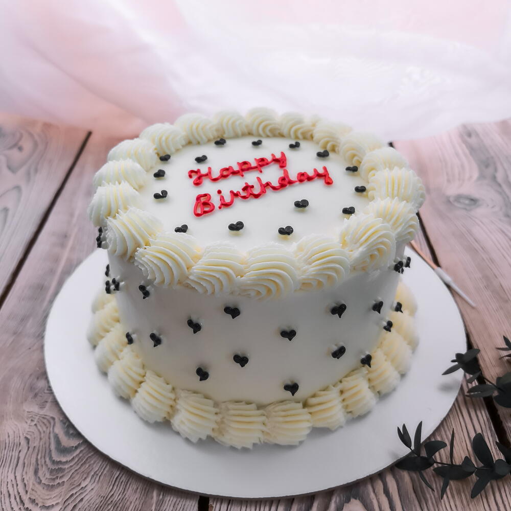 Торт в стиле Ламбет с рюшами и надписью Happy Birthday, 1,5кг