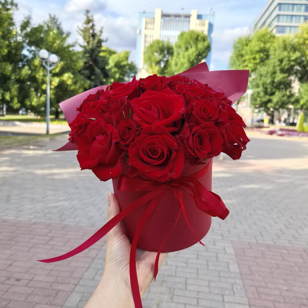 Коробка красных роз