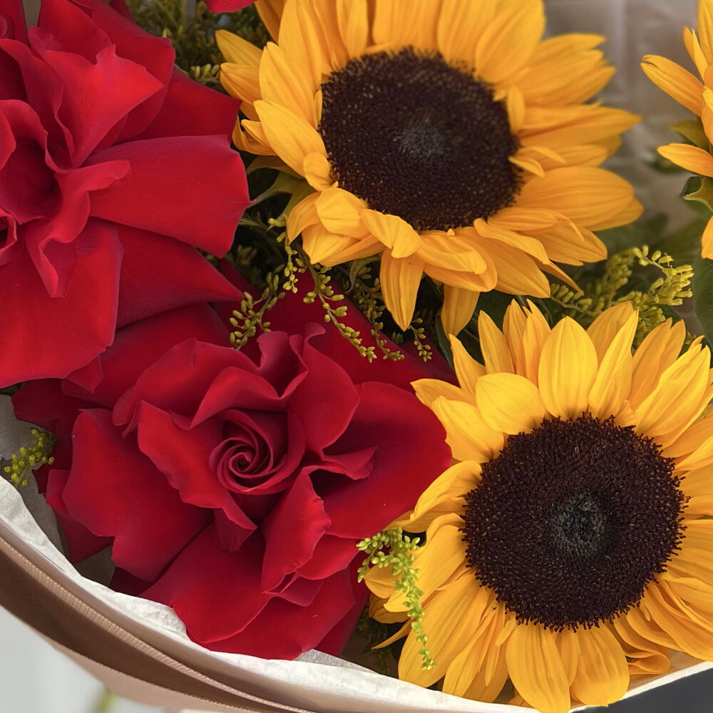 Букет с подсолнухами и розами для Учителя️🌻