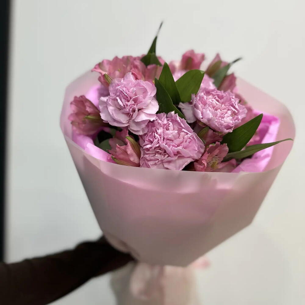 Альстромерии и диантусы💗