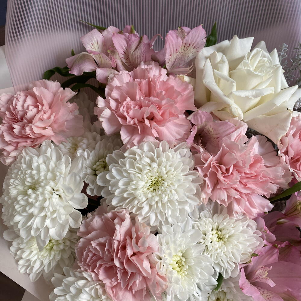Нежная цветочная полянка🌸🤍