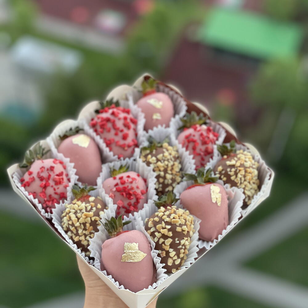 Клубника в шоколаде "Фантазия вкуса" (12 ягод)