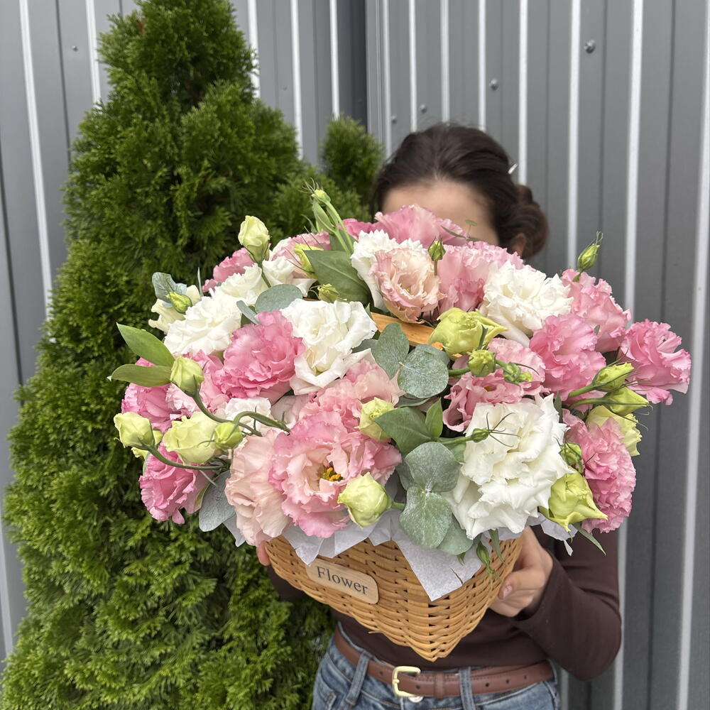 Корзина с эустомой 🌸