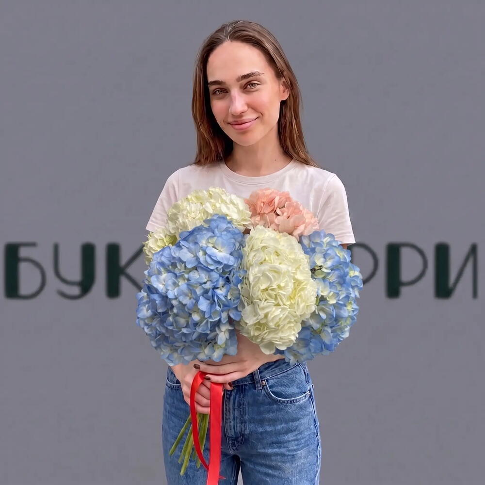 Букет 5 Гортензий на ленте