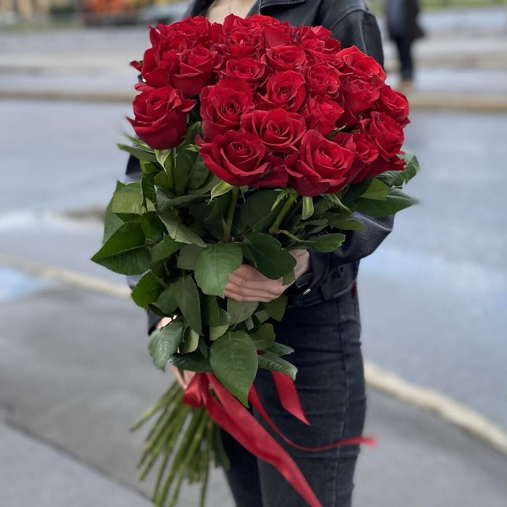 Розы красные