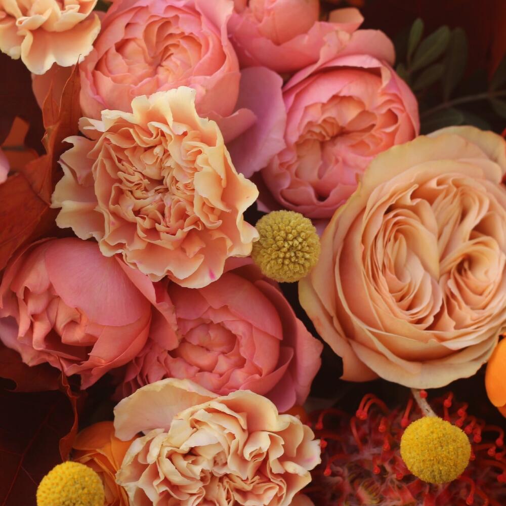 Осенний букет с пионовидными розами Кахала, джульетта. Букет 124 Kimbirly Flowers