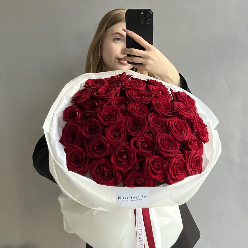 МОНОБУКЕТ «РЕД НАОМИ» 35 шт