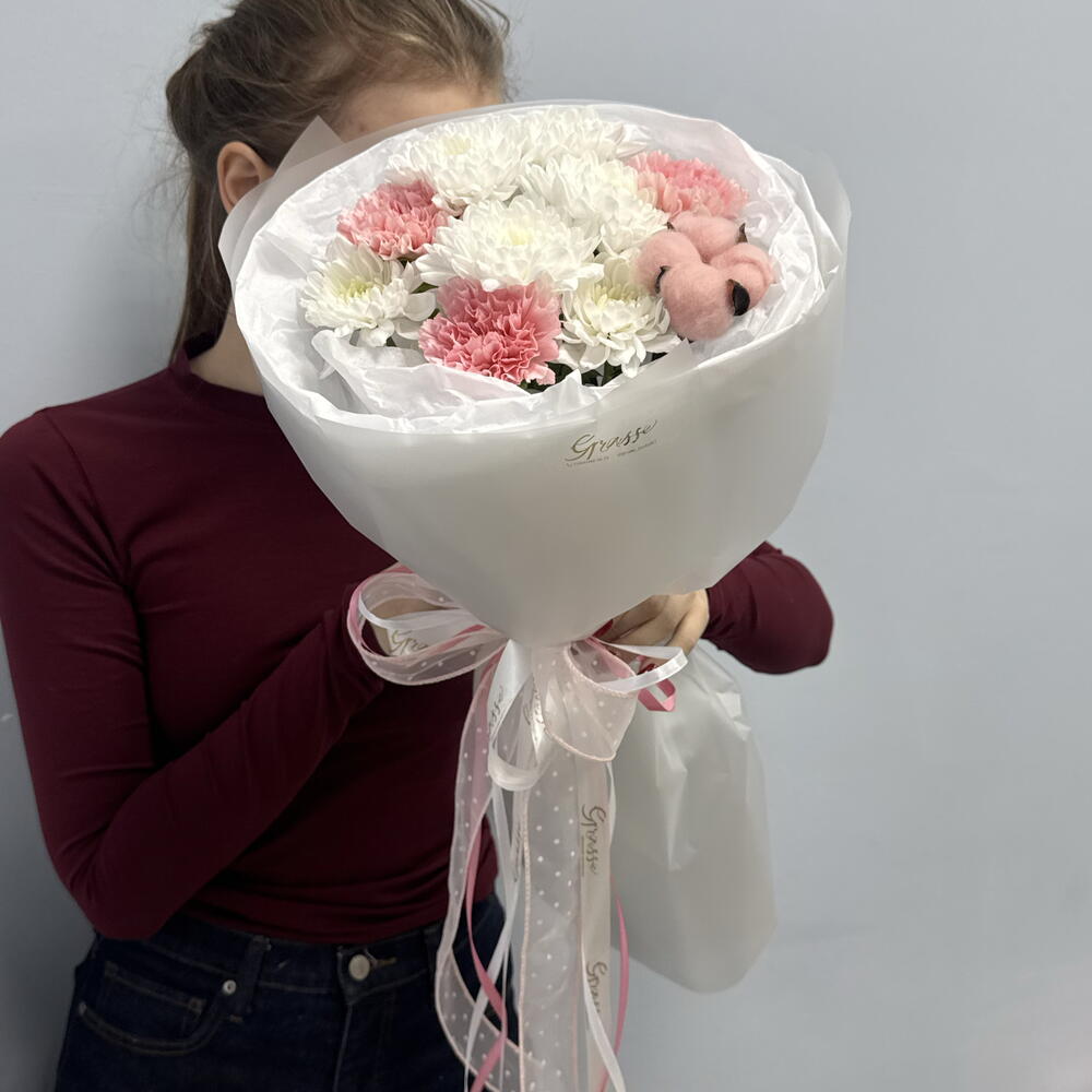 Авторский букет для любимой девушки  «Пудровый 💗» : хризантема, диантус, хлопок. Размер S