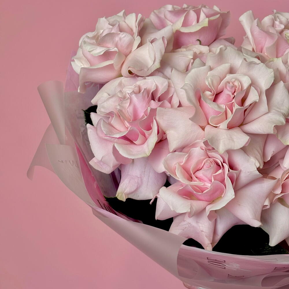 Bouquet of 11 pink French roses