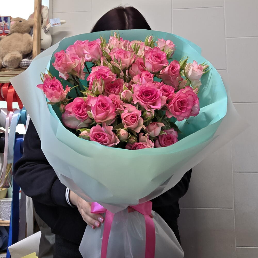 Розовый кругляш 😍 из кустовых роз пышный