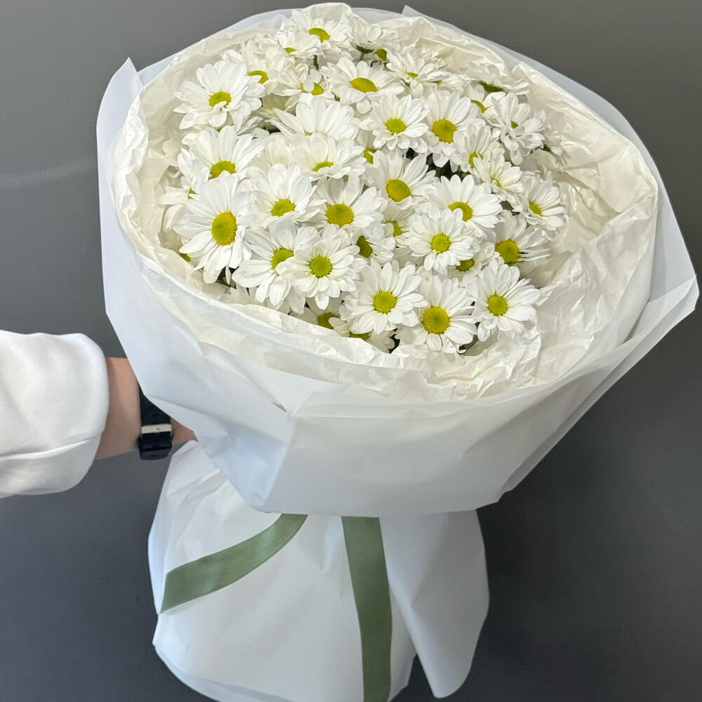 Букет  белых кустовых хризантем