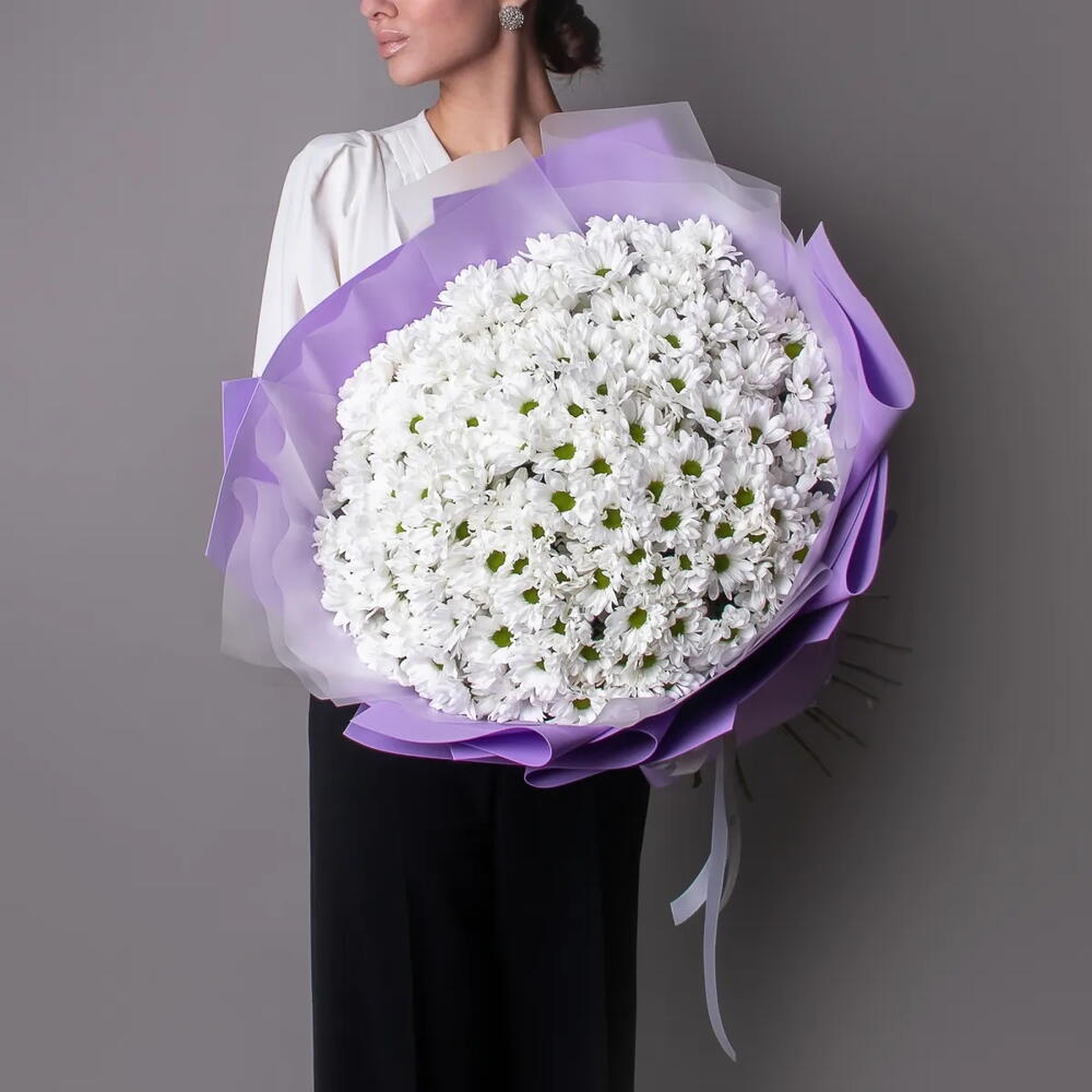 Bouquet — a huge bouquet of 35 white chrysanthemums