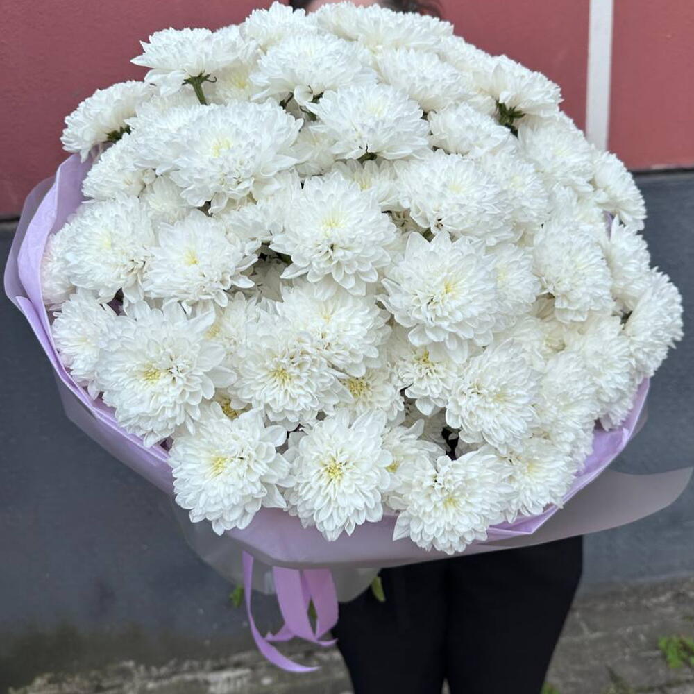Большой букет пышных стойких цветов