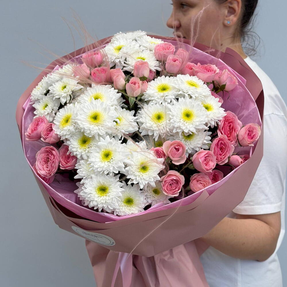 Букет из хризантем и кустовых роз