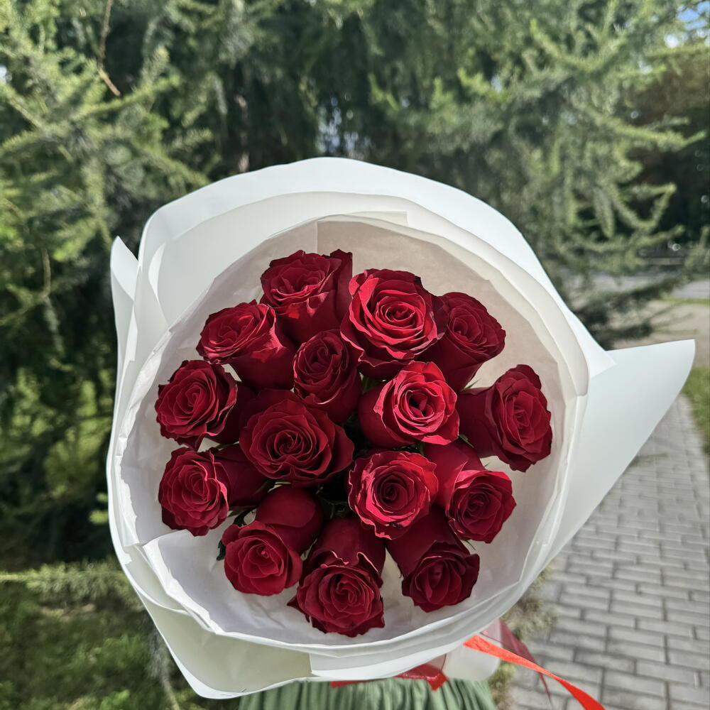 Букет 15 роз «Родос»