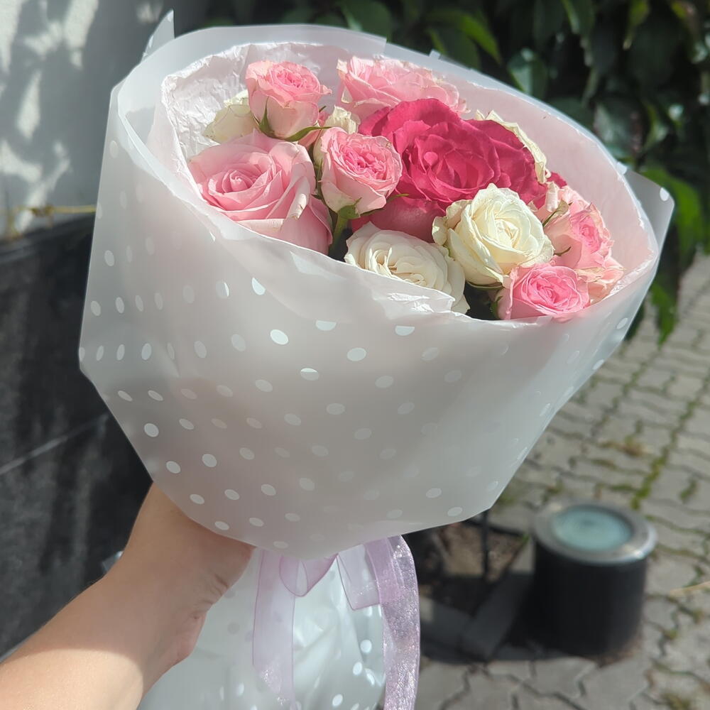 Букет-комплимент из кустовых и одноголовых роз 🌟