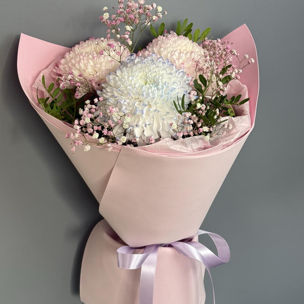 Букет-комплимент из воздушных хризантем и гипсофилы 💗💙🤍