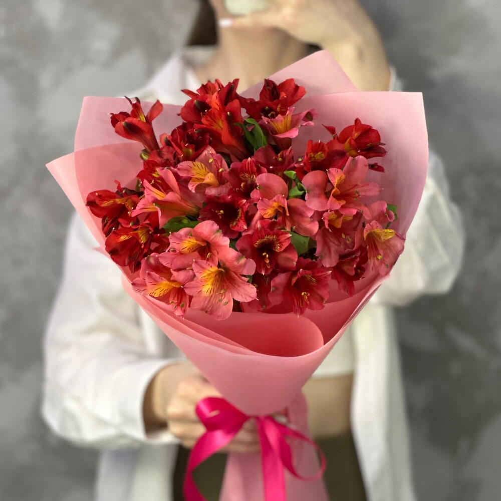 Букет комплимент яркая альстромерия