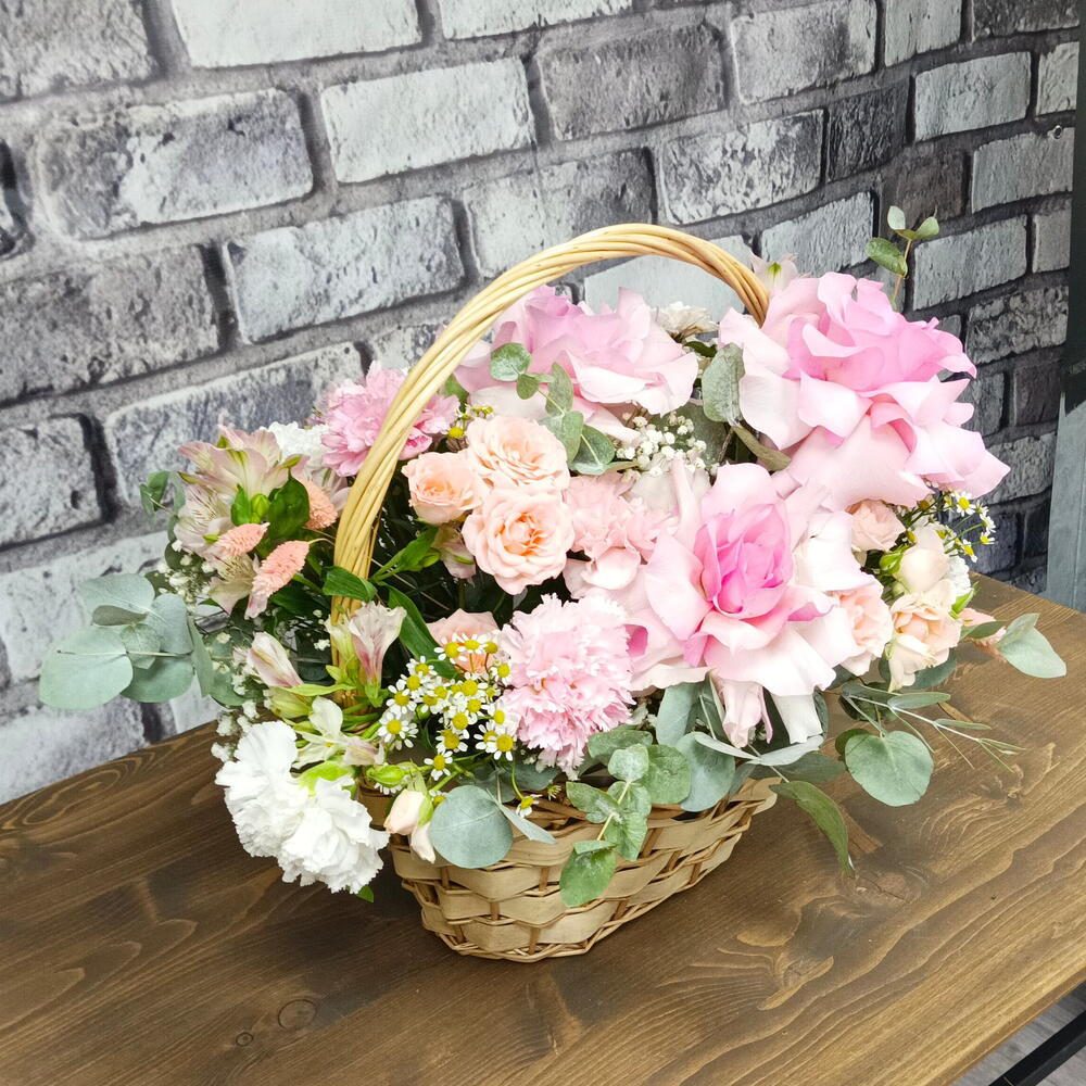 Воздушная корзина с французскими розами "Нежность" 🌸