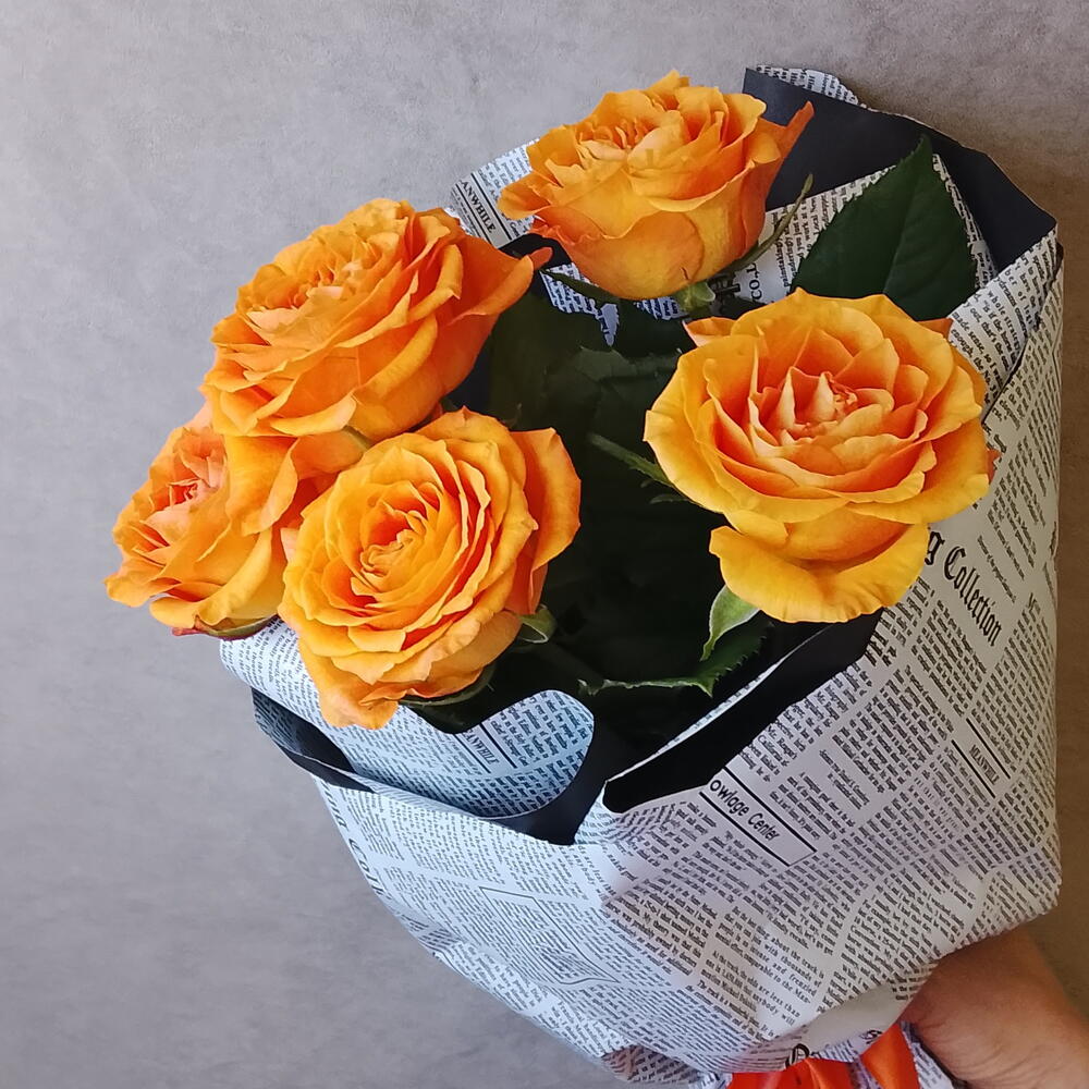 Розы рыжие