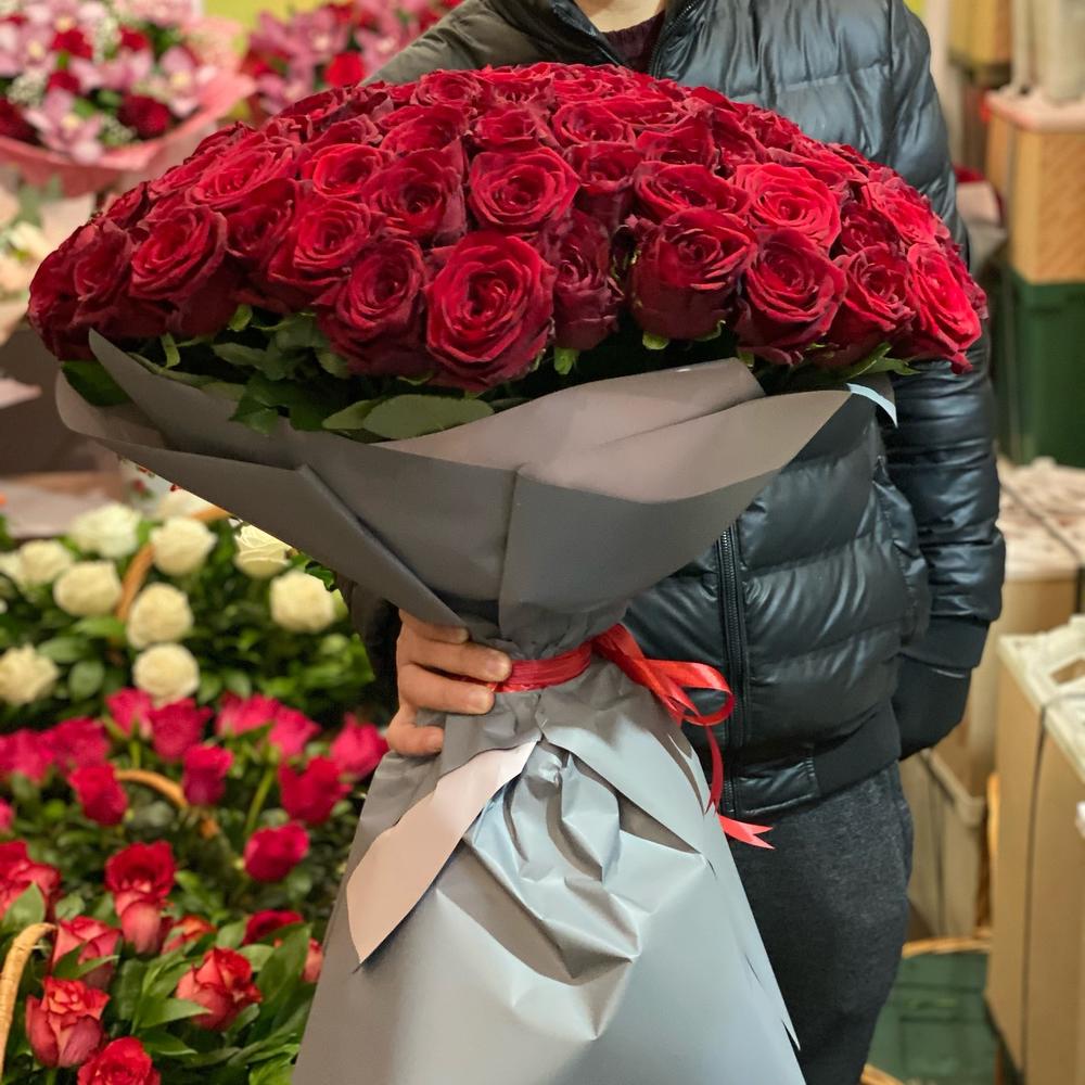 101 роза в упаковке