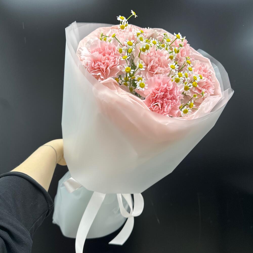 Нежные чувства 🌸 букет с диантусами и матрикарией