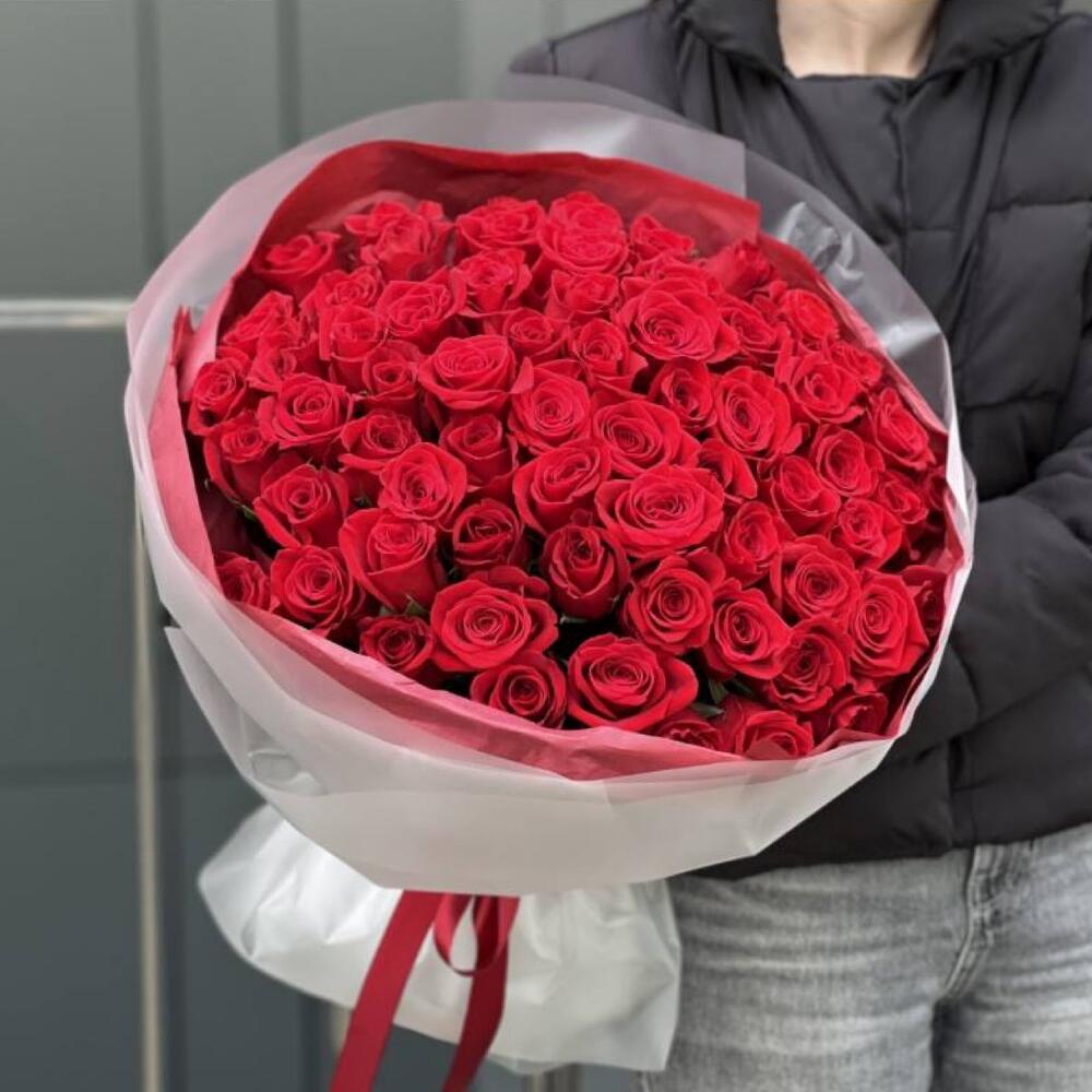 65 красных роз