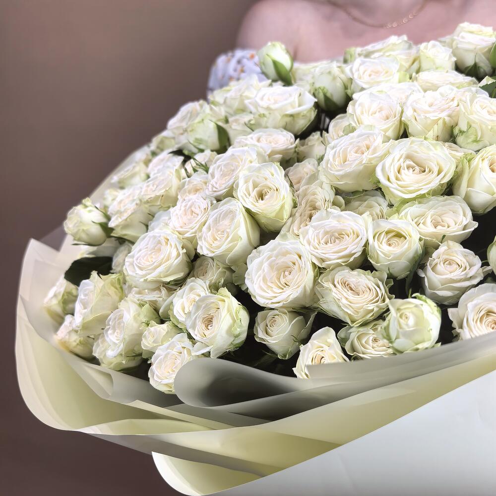 Белые кустовые розы 25 шт