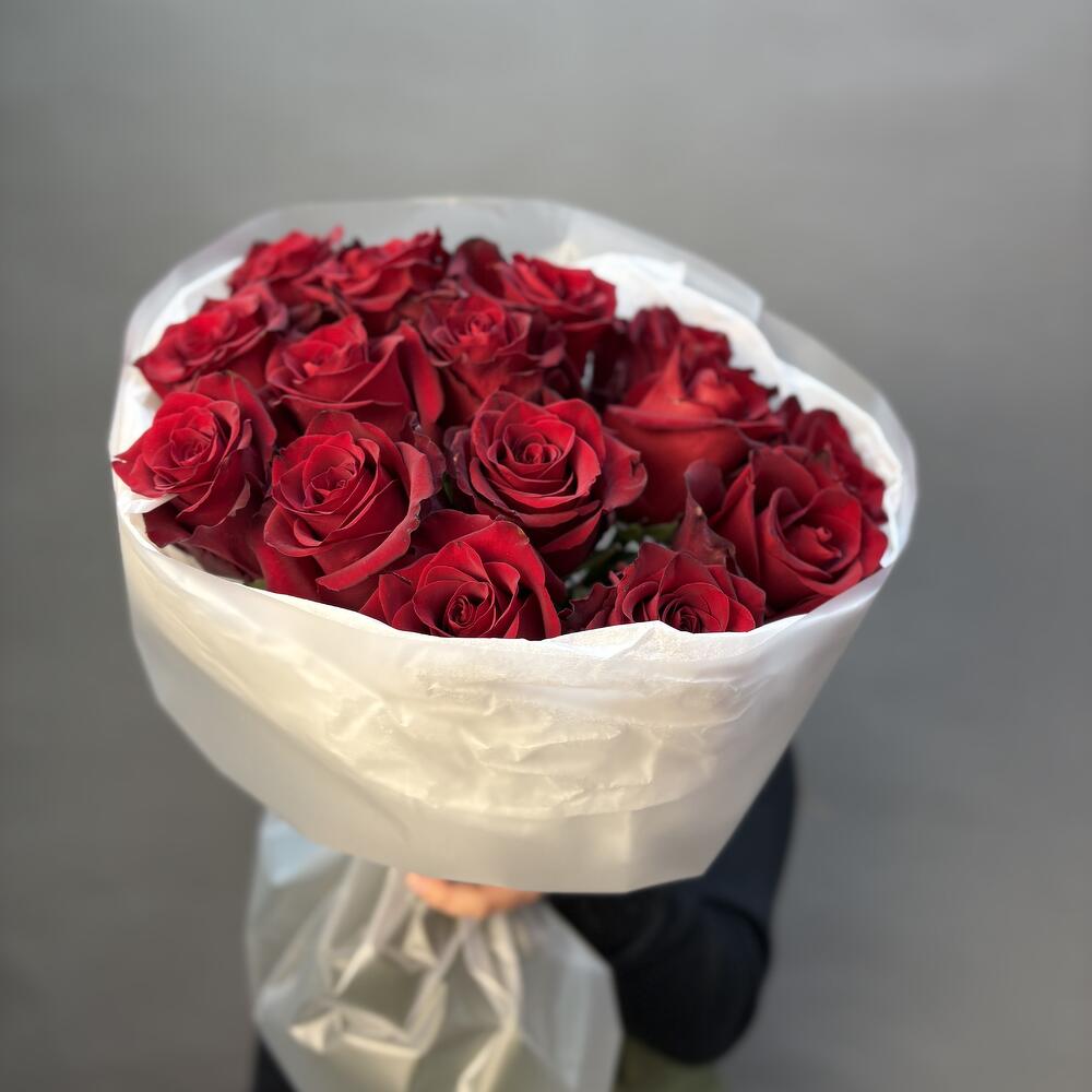 Моно из алых роз